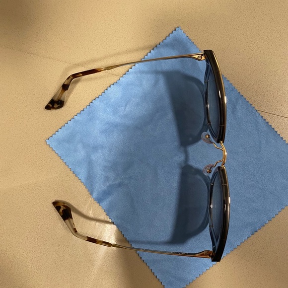 PRADA designer sunglasses - Picture 5 of 9